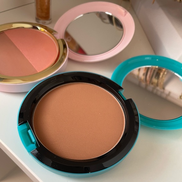 Mac Cosmetics bundle - Picture 3 of 4